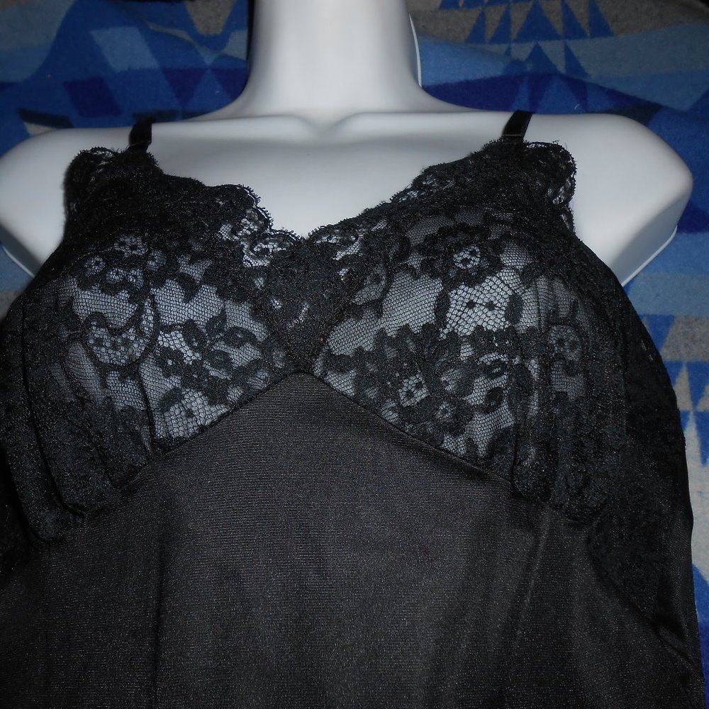 VINTAGE NYLON AND LACE BLACK SLIP 36 b